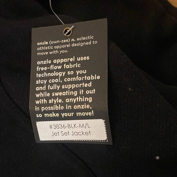 NWT Onzie Women’s Black Cropped Zip Up Hoodie Size M/L - Picture 8 of 10